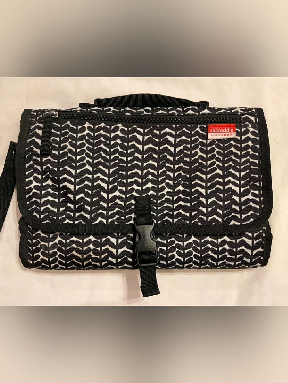 Skidaddle Portable diaper Changing Pad Station by Skip Hop